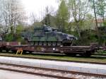 guterwagen Smms-828147060044-0, beladen mit einem ULAN; Bhf. Ried i.I.;080423