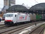 BR 185 mit Zugen 185 579-0 'Adriana' kam mit einem GZ in Richtung Aachen West durch den Aachener Hbf am 23.04.08. Hier fand auch der Personalwechsel statt.