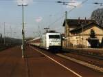 101 080-0 mit IC-zug auf Bahnhof Hasbergen am 23-4-2001. Bild ...
