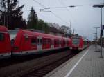 Bahnhof Neufahrn, Zug wird ...  Mario Pagenhardt 02.05.2008
