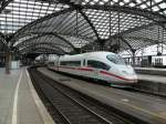 Dieser Mehrsystem ICE3 geh�rt der niederl�ndischen Bahn. Zug 4654 = ...