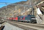 Crossrail und DB BR 185 mit einem langen G�terzug am ...