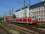 Eine S-Bahn am 11.05.2008 bei der Ausfahrt aus N�rnberg Hbf. ...