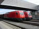 Die Br 2016 und Taurus 1116 geniessen die w�rmende sonne ...
