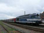 Streckendiesellok BB67513 (Bj.1971) der SNCF mit einer 1987 gebauten Wendezuggarnitur ...