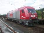 ER20, OHE 270082 mit einem 540m langen Holzzug, leere Rungenwagen ...