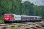 Hier zieht 110 200-3 ...  Helmut Dimitroff 24.05.2008