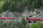 Kurzer Hangtunnel zwischen dem Landwasser- und dem Schmittentobelviadukt. 14.05.2008 (j) ...