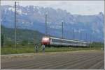 Shuttlezug 33243 zwischen Sevelen und Weite mit Re 460. Er ...