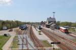 Blick �ber den Bahnhof von Varde. Links des Bahnsteiges f�hrt ...