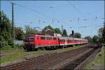 Die K�lner 111 128 schiebt den RE13 (RE 9017) Maas-Wupper-Express  ...