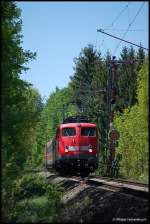 110 425 bringt zur Mittagszeit des 12.05.08 RB 37153 von ...
