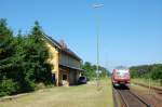 610 517 wartet am 01.06.2008 in Freih�ls auf Fahrg�ste. An ...
