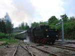 Der Sonderzug mit 52 8154-8 wird am 31.05.2008 in Cranzahl ...