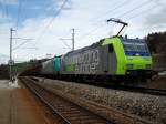 Die Re 485 005 und eine ATC BR 185.2 ziehen ...