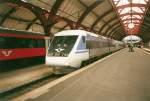 Der schwedische Vorzeigezug X2000 in Malm� Central Abfahrbereit nach Stockholm.Was ...