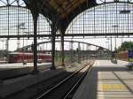 Blick auf die neue Meierbr�cke aus dem L�becker Hbf. Links ...