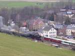 Im Dezember 2006 treffen im Bahnhof Markersbach 50 3648 und ...
