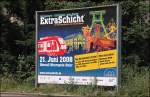 Sonstiges Noch nicht im Einsatz aber schon auf den Werbeplakaten zusehen. Ein 422er ist auf dem Werbeplakat zur 'ExtraSchicht', ein Kulturfestival vor industriellem Ambiente das jeweils eine Samstagnacht im Juni oder Juli stattfindet, zusehen. Projektpartner sind 'Ruhr Touristik', VRR, RUHR. 2010 GmbH und der Regionalverband Ruhr. Der 'Mobilit�ts- und Logistikdienstleister' DB BAHN sorgt f�r die An- und Abreise zu den Spielorten im Ruhrgebiet. (Haltern am See, am 15.06.2008)
