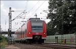 Der Premium-Quietschie 425 024/524 verl�sst am Mittag des 15.06.2008 als RB42 ...