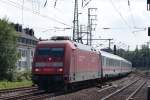 101 140-2 mit einem IC bei der Einfahrt in D�sseldorf ...