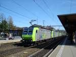 Viererpack Re 485 mit Hangartnerzug bei Liestal am 26.04.2008  ...