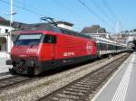 SBB - -460 019-3 mit Personenwagen im Bahnhof von Montreux ...