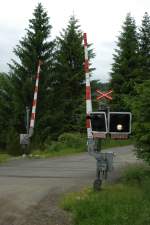Der Bahn�bergang in �elezn� Ruda-Skarska am 17.06.08  ...