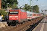 101 058-6 zieht den EC 173 von Hamburg nach Wien ...