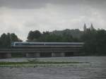 Eine 223 mit Alex 86006 �berquert bei starken Regen am ...