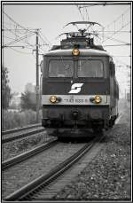Im str�menden Regen f�hrt E-Lok 1142 633 mit R 4217 ...