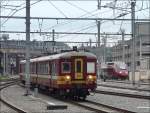 Paralleleinfahrt fotografiert am 28.06.08 im Bahnhof Li�ge Guillemins: Der Thalys ...