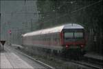 Joa es regnet;-) RE 30105 verl�sst Kiefersfelden Richtung Kufstein. (03.07.2008) ...