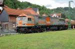 V 330.2 mit Kalkzug in R�beland. Juli 2008  ...