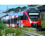 4024 021-0 steht als R3663 Abfahrtbereit in der Haltestelle STEYR-M�nichholz; ...