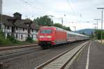 101 061 bei Ausfahrt mit einem IC aus Kreiensen  ...