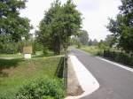 ehemalige Bahntrasse und jetzt Verbindungsradweg Briesnig - Forst/Lausitz mit Hotel-Anschluss ...