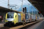 br-182-private Auf gehts Richtung Italien: ES 64 U2-010 legt sich mit ihrem Trailerzug m�chtig ins Zeug. Ganz am Ende des Zuges dr�ckt ein weiterer Dispo-Taurus nach. (W�rgl, 20.07.2008)
