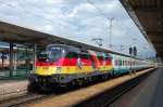 1x16-werbeloks 12:45 Uhr in W�rgl Hbf: IC 87 'Tiepolo' nach Venezia Santa Lucia wartet auf den Abfahrtspfiff. Wieder einmal durch einen EM-Ochsen gef�hrt. 