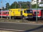 Zweiwegefahrzeuge Messfahrzeug eines privat Unternehmens, basis ist ein Atego LKW mit Schienenrads�tzen und Antrieb �ber die Hinterachse auf Rollen zum hinteren Radsatz, eine zus�tliche Fahrerkabine ist im Aufbau hinten. Aufgenommen am 23.07.2008 19:49Uhr in Giessen