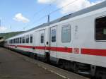 IC-Zuge und IC-Wagen Ein IC2296 von Salzburg Hbf nach Frankfurt(Main)Hbf.Am 23.07.08 beim Halt in Weinheim.