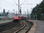 BR 146 mit Zugen 146 mit 5er RE nach Norddeich Mole f�hrt gerade aus dem Startbahnhof Hannover Hbf aus. Aufgenommen am 22.07.08