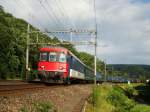 re-4-4-ii-re-420 IR Zofingen-Basel SBB mit schiebender Re 4/4 II 11303 am Zugschluss am 08.07.2008 zwischen Tecknau und Gelterkinden.
