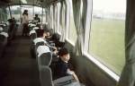 ehemstaatsbahn-und-jr---gleichstrom-lokal--und-eilzuge Das Innere des Steuerwagens KU-RO 212-4 (クロ212-4) der Seto Oohashi Linie �ber die grosse Br�cke auf die Insel Shikoku, 25.M�rz 1991.