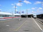 Links im Bild seht ihr den ICE642/652 aus Berlin Ostbahnhof ...