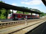 Eine RB nach Trier Hbf wartet am 24.07.08 an Gleis ...