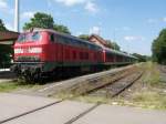 Eine Regionalbahn ist am letzten 218er Tag auf der Teckbahn ...