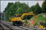 Ein Leonhard-Weiss Gleisbagger bei Arbeiten in Hofen(b.Aalen). Aufgenommen am 27.Juli ...