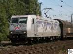 Die f�r das Eishockey Team Kassel Huskys werbende TXLogistik Lok ...