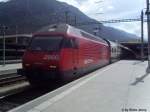 Auch die Re 460 115-9 Heidiland ist mit ihrem IC ...